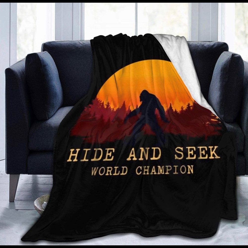 NWT Rustic Bigfoot Hide and Seek World Champion